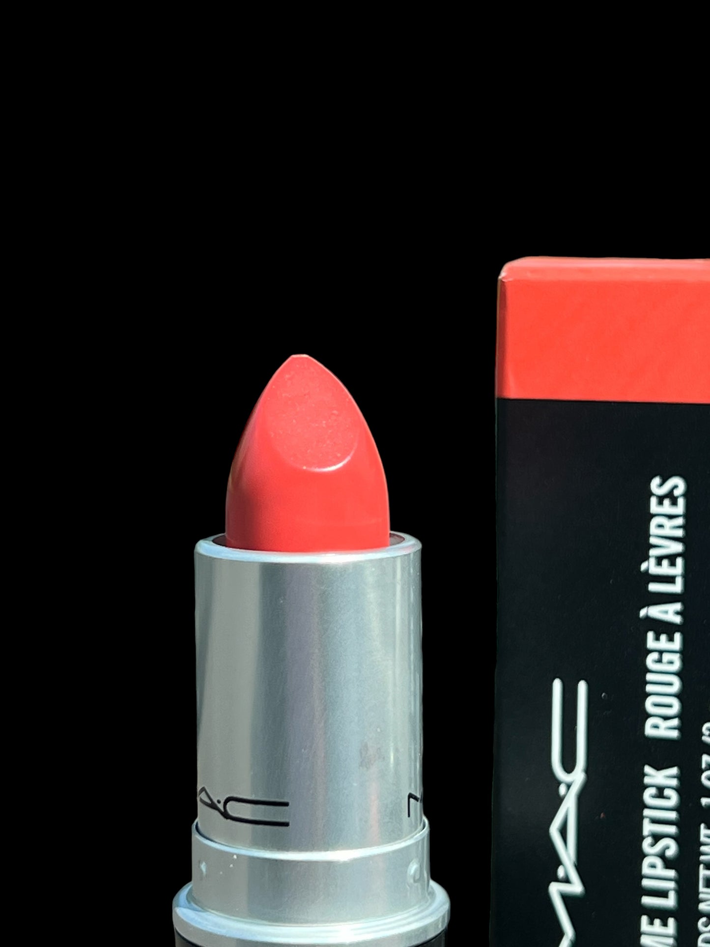 MAC Amplified Lipstick in VEGAS VOLT