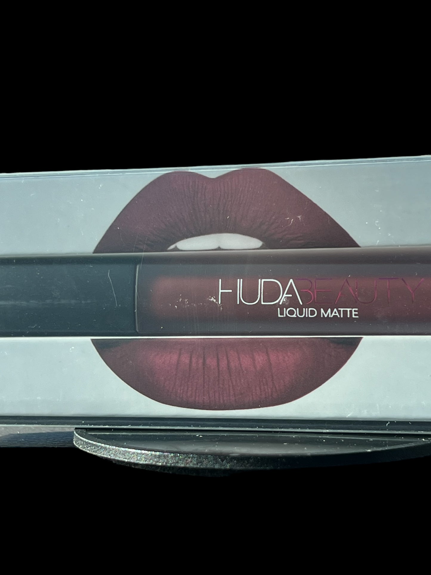 Huda Beauty Transfer Proof Liquid Lipstick in FIRST CLASS